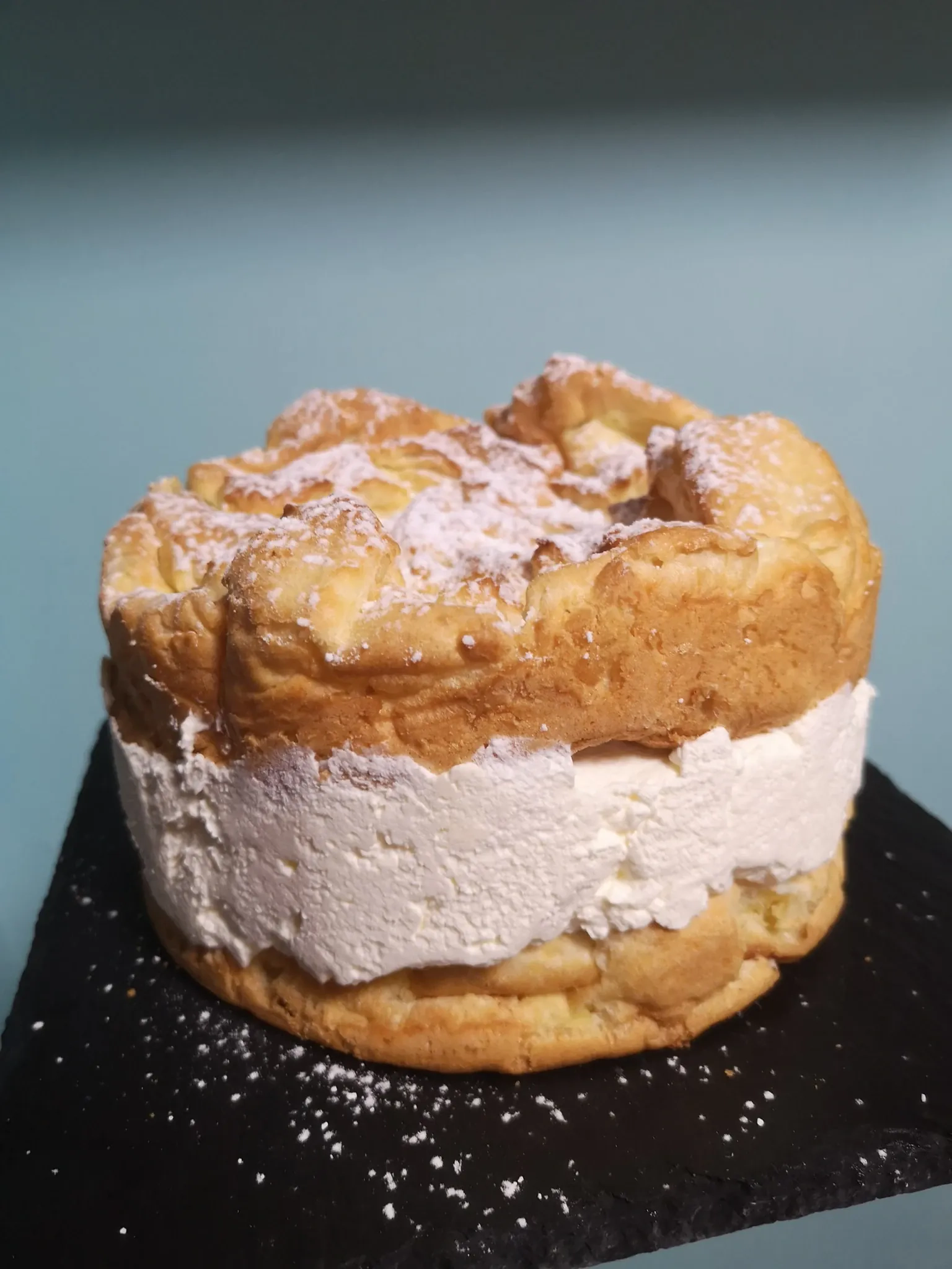 Tortas karpatka su grietinėlės ir maskarponės pertepimu
