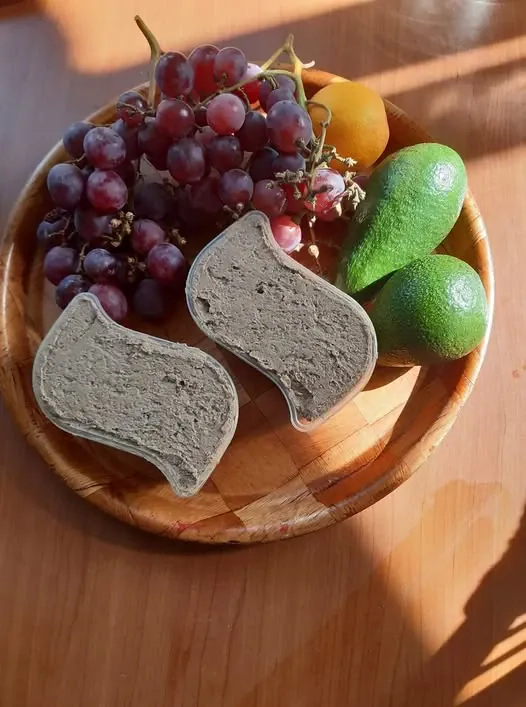 Vištienos kepenėlių paštetas su šonine ir spanguolėmis