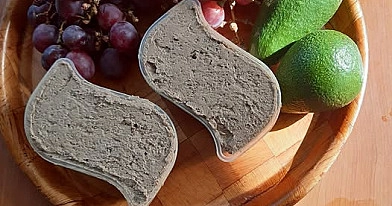 Vištienos kepenėlių paštetas su šonine ir spanguolėmis