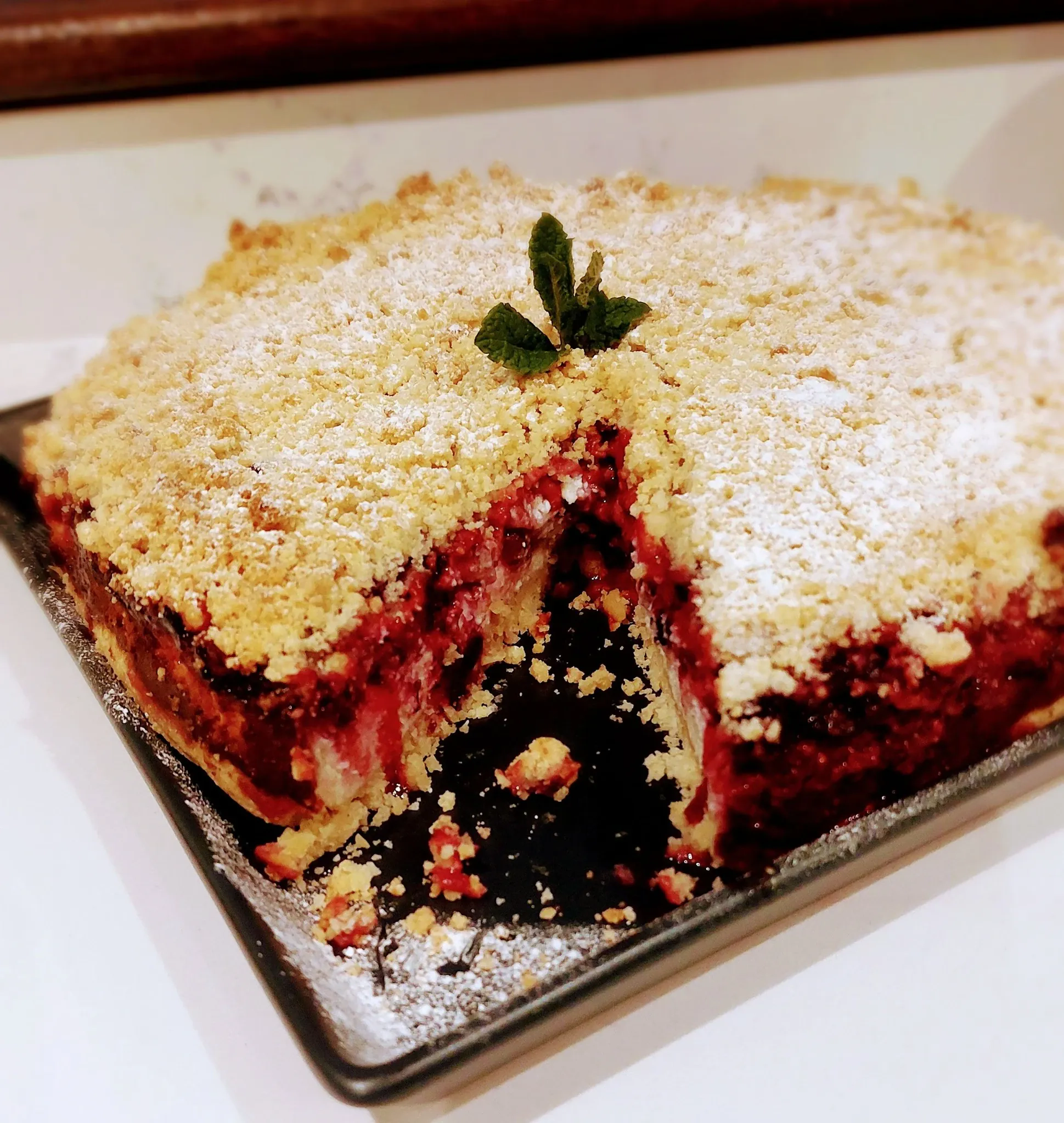 Trupininis pyragas su šaldytomis uogomis