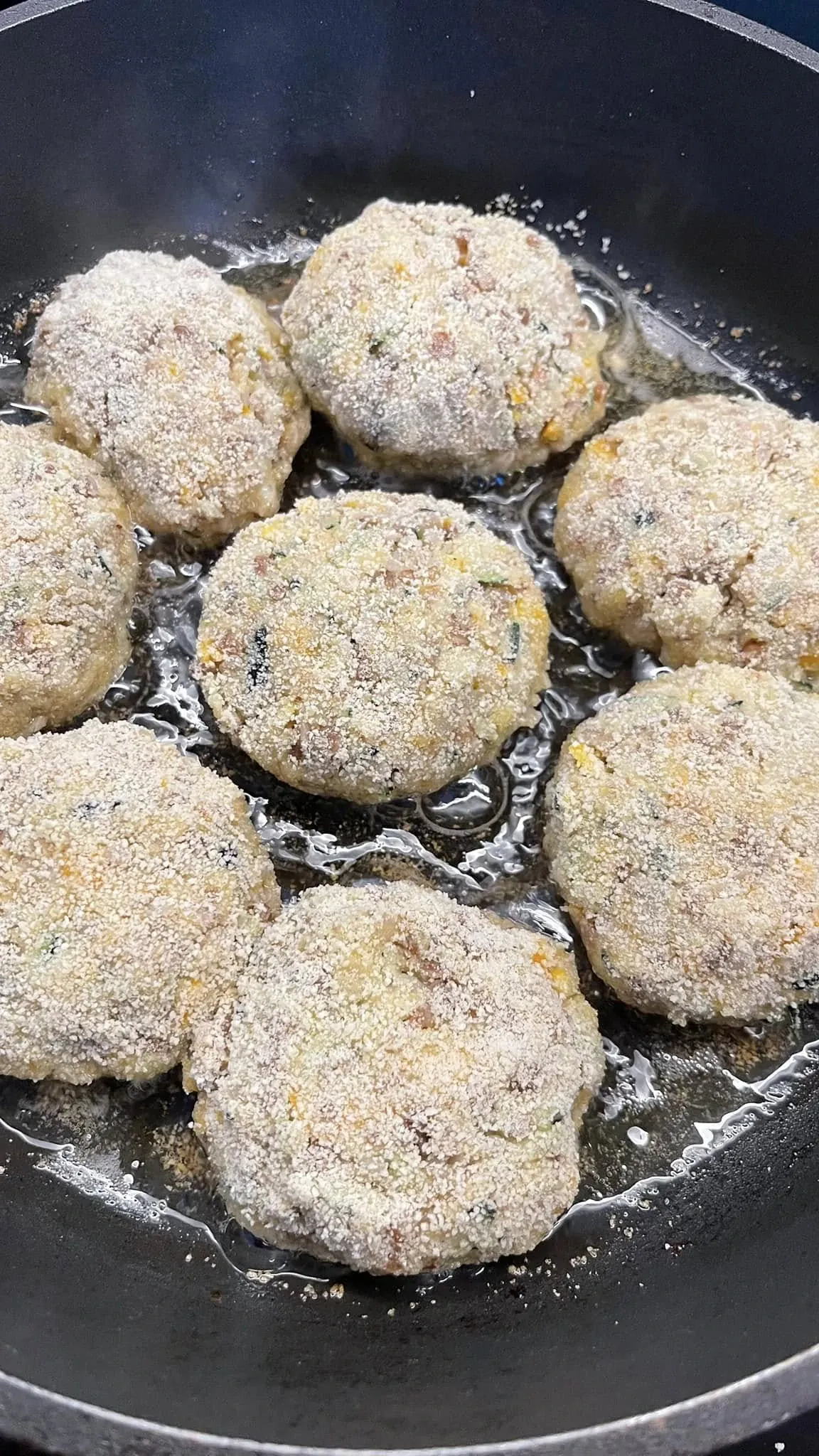 Virtų grikių ir tarkuotų cukinijų kotletai su morkomis bei sūriu