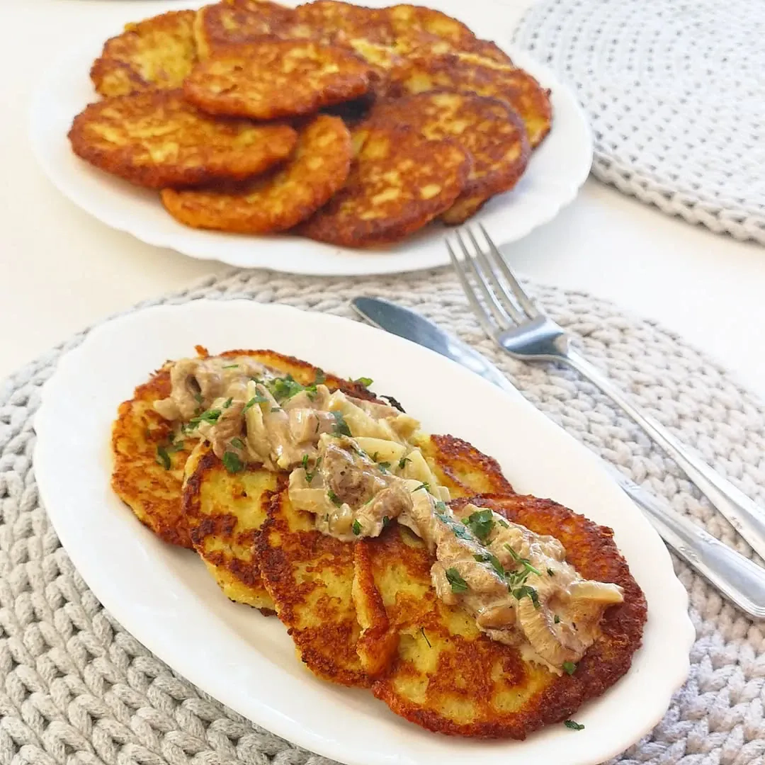 Bulviniai blynai su sūriu čederio ir parmezano sūriais