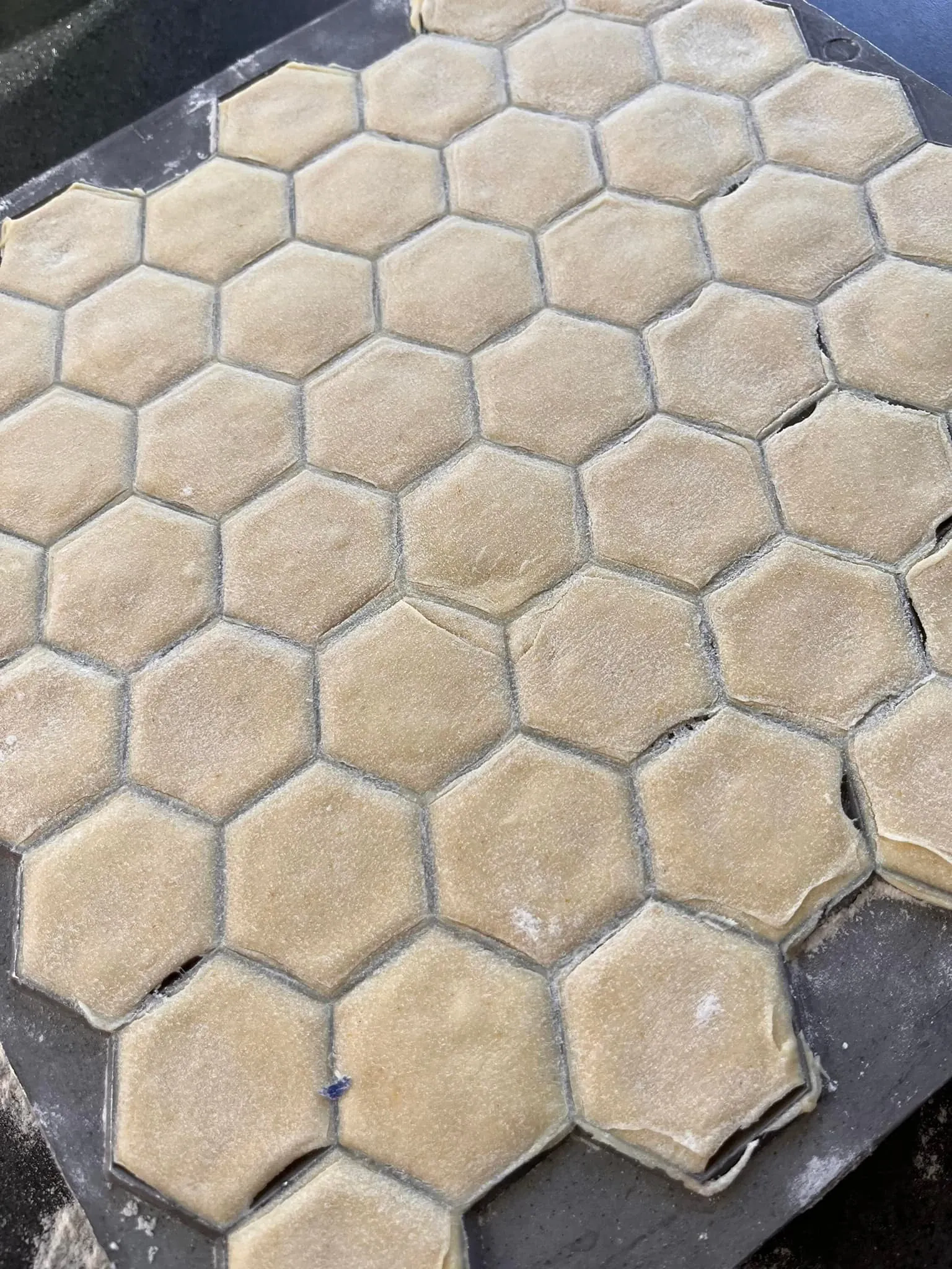 Virtinių arba koldūnų tešla, kuri NESITRAUKIA