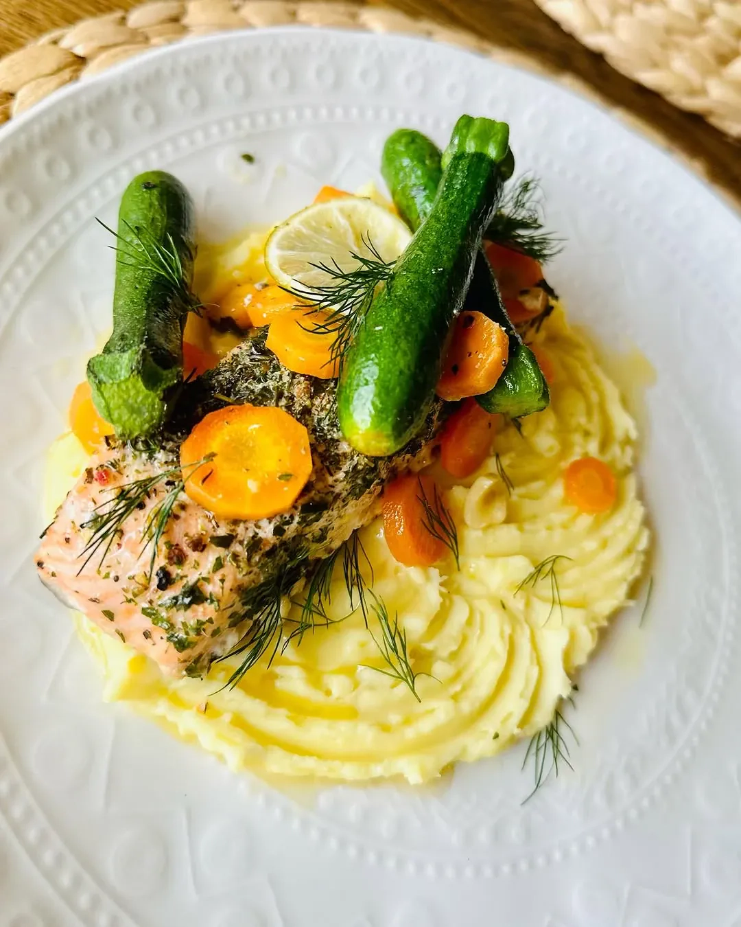 Orkaitėje kepta lašiša su žolelėmis