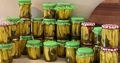 Pjaustyti marinuoti agurkai žiemai (traškūs ir saldžiarūgščiai)