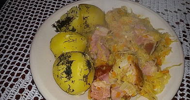 Patys skaniausi troškinti rauginti kopūstai su karšto rūkymo karka