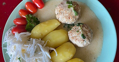 Paprastos baltųjų ridikų salotos su grietine