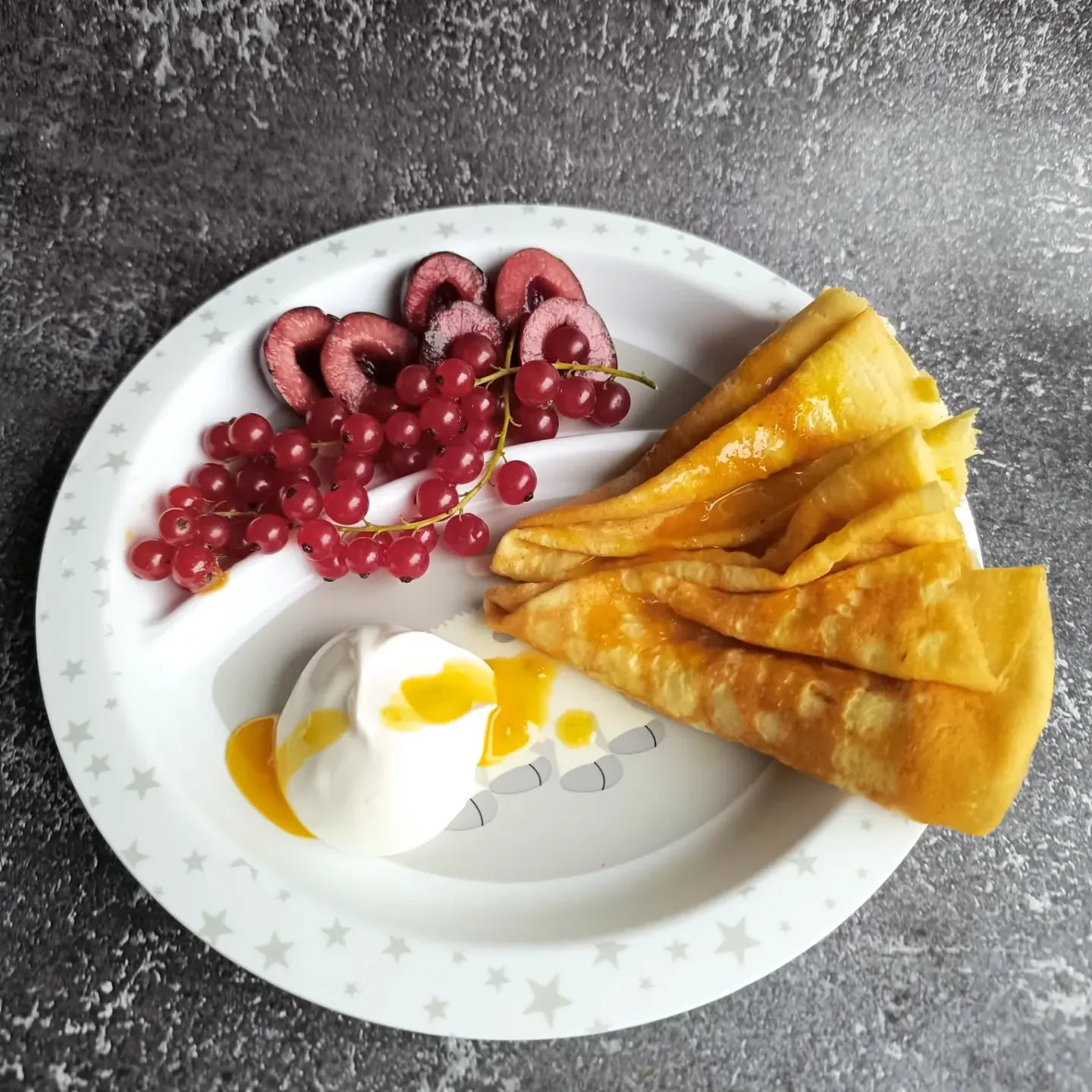 Ploni miltiniai lietiniai blynai su vandeniu