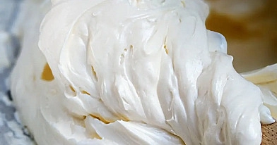 Sviestinis kremas su maskarpone tortams ir desertams