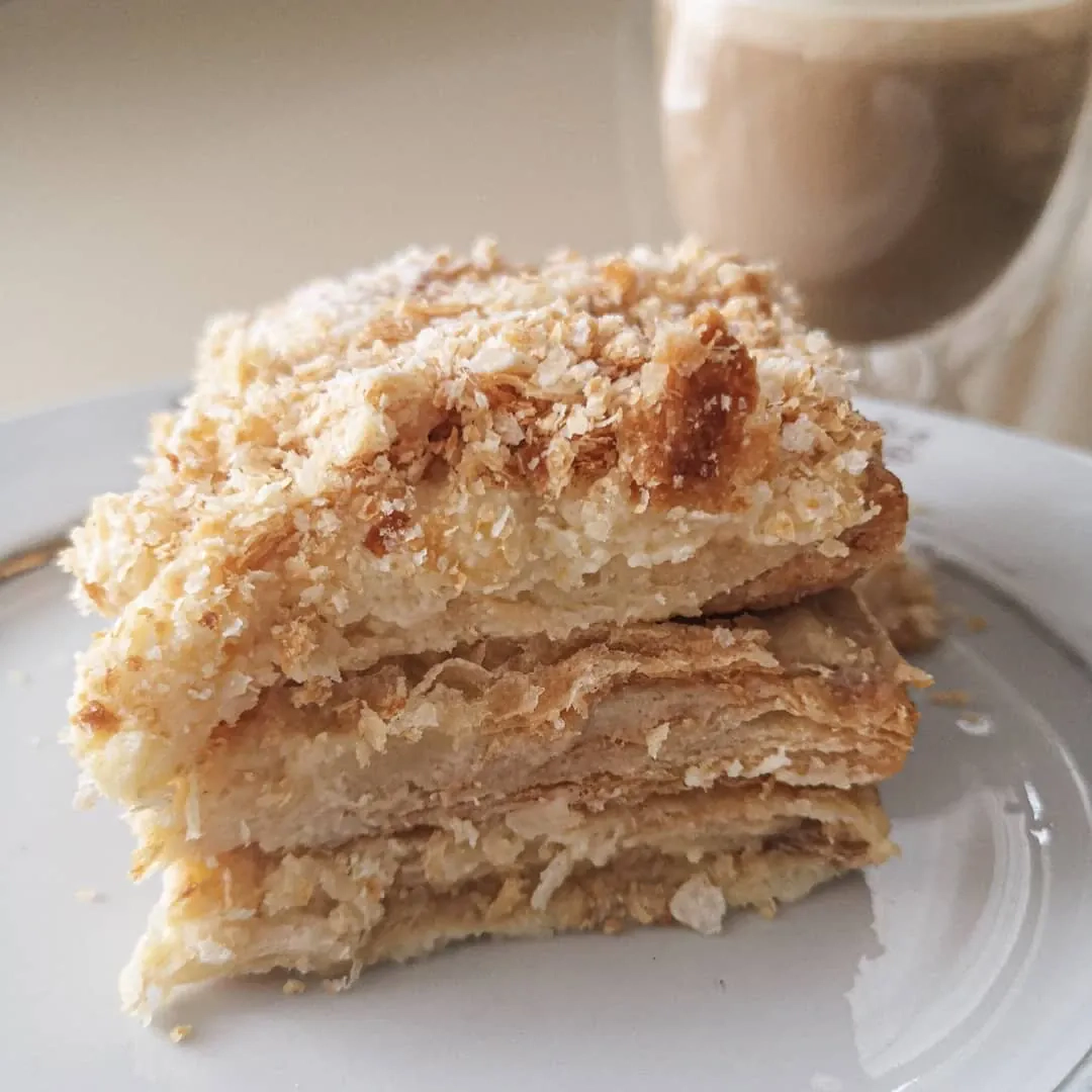 Senovinis tortas "Napoleonas" su virtu sviestiniu kremu