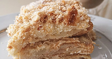 Senovinis tortas "Napoleonas" su virtu sviestiniu kremu