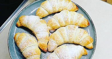 Sluoksniuotos bemielės tešlos sausainiai Raguoliai su Nutella
