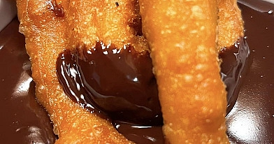 Spurgos "Churros" su šokoladiniu padažu