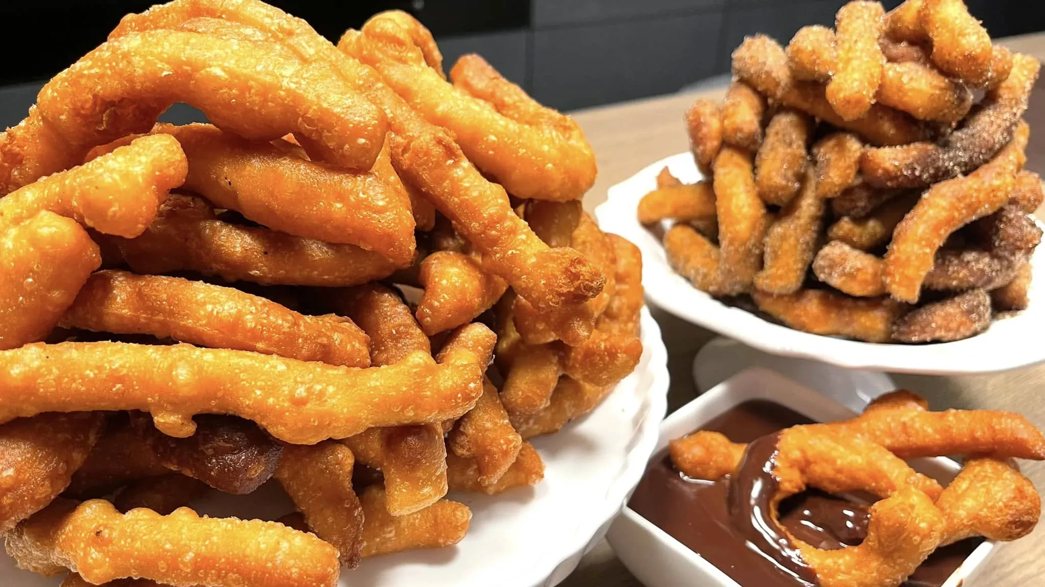 Spurgos "Churros" su šokoladiniu padažu