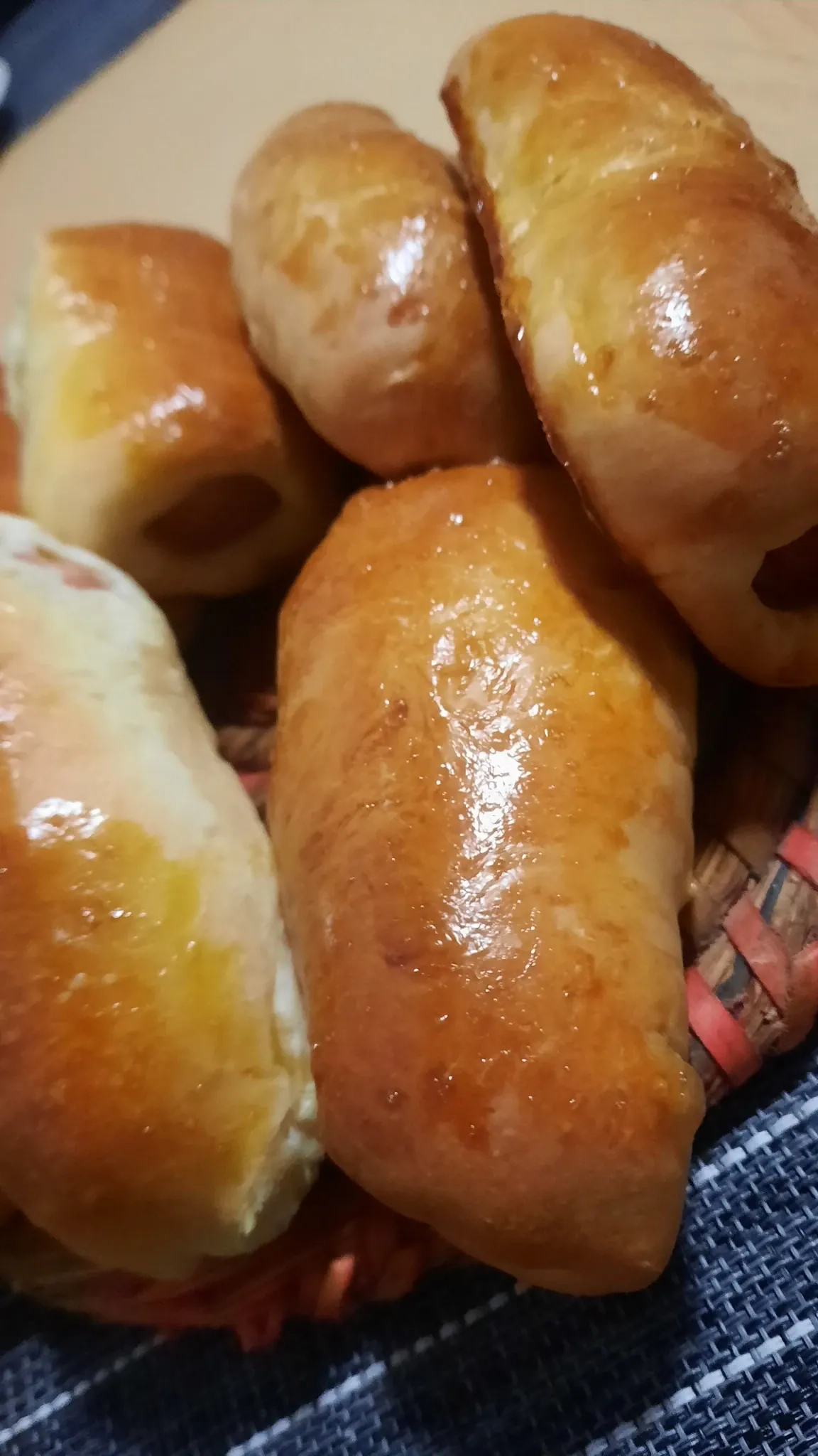 Mielinė tešla be kildinimo - Pyragėliai su dešrelėmis
