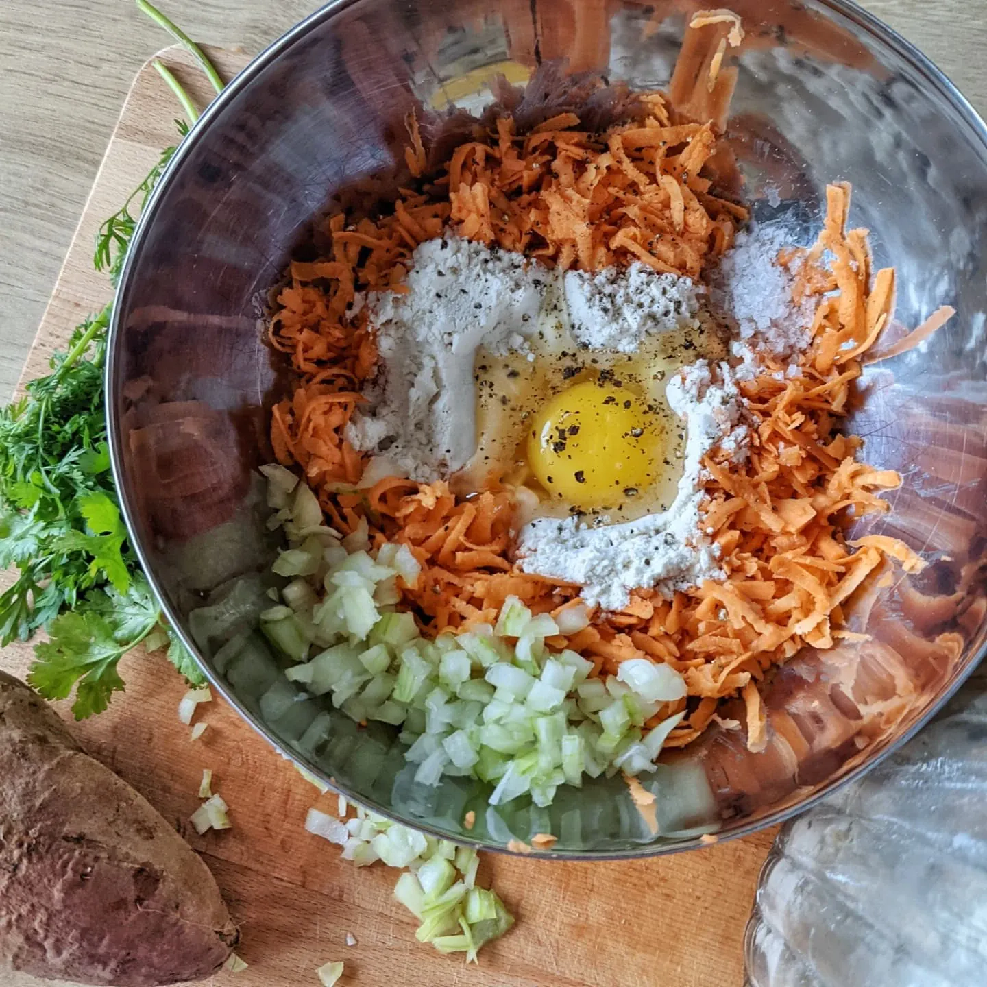 Saldžiųjų bulvių kugelis su sūriu