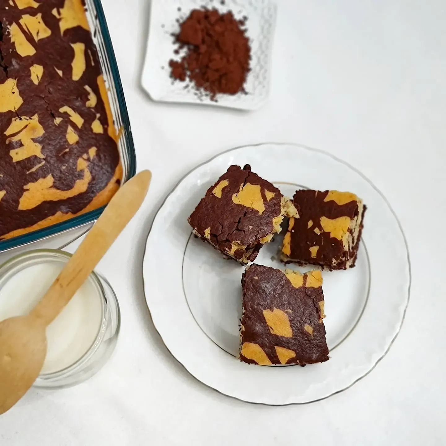 Ciasto zebra z jabłkami na dużą blachę