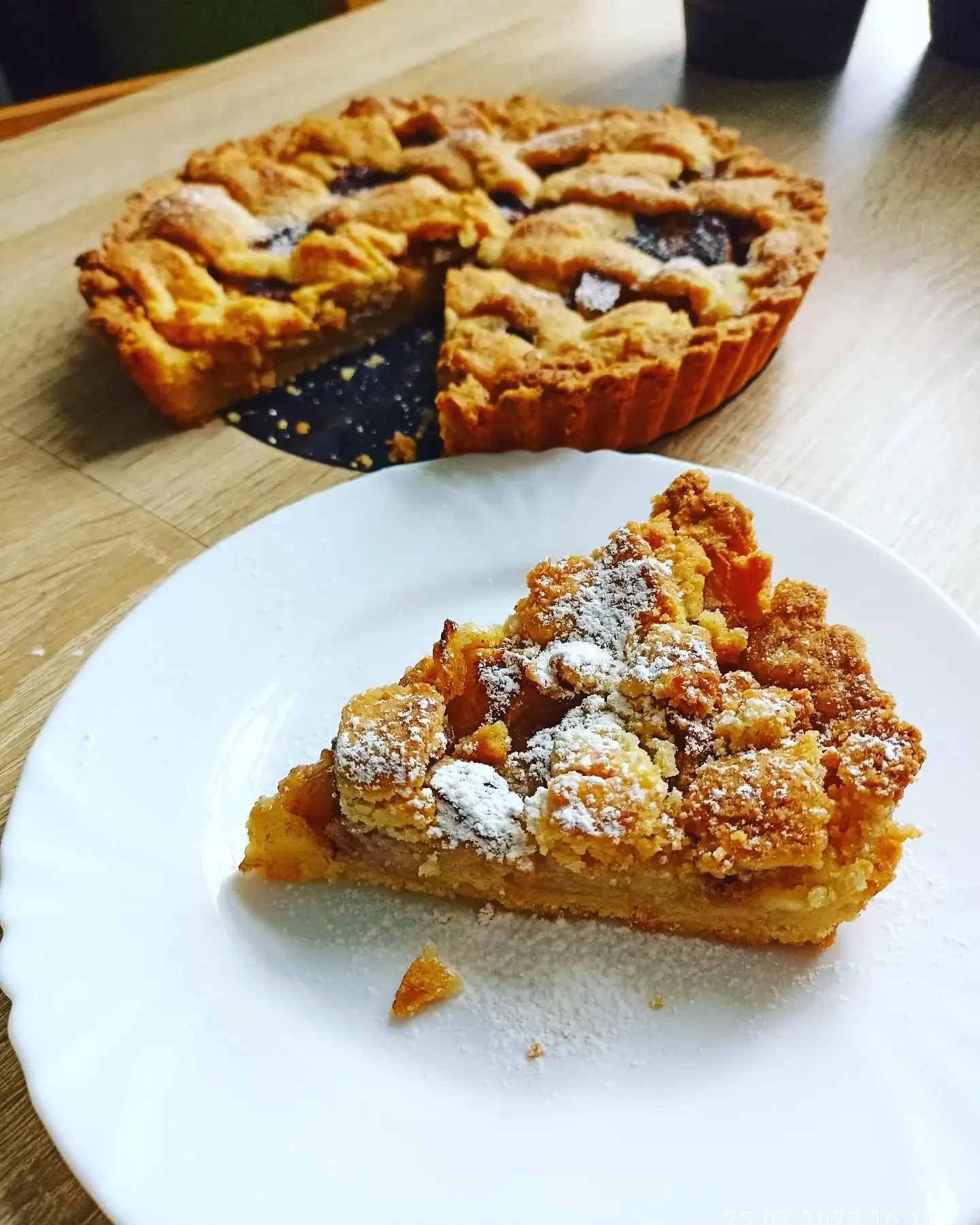 Tarta z jabłkami, budyniem waniliowym i kruszonką