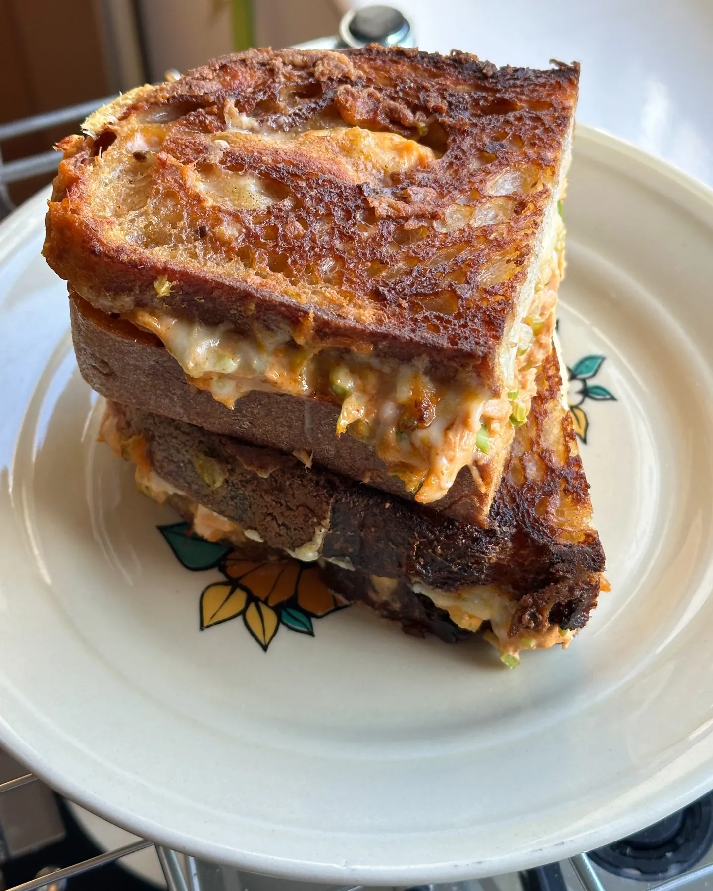 Tuna melt - zapiekana kanapka z tuńczykiem i serem