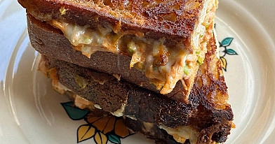 Tuna melt - zapiekana kanapka z tuńczykiem i serem