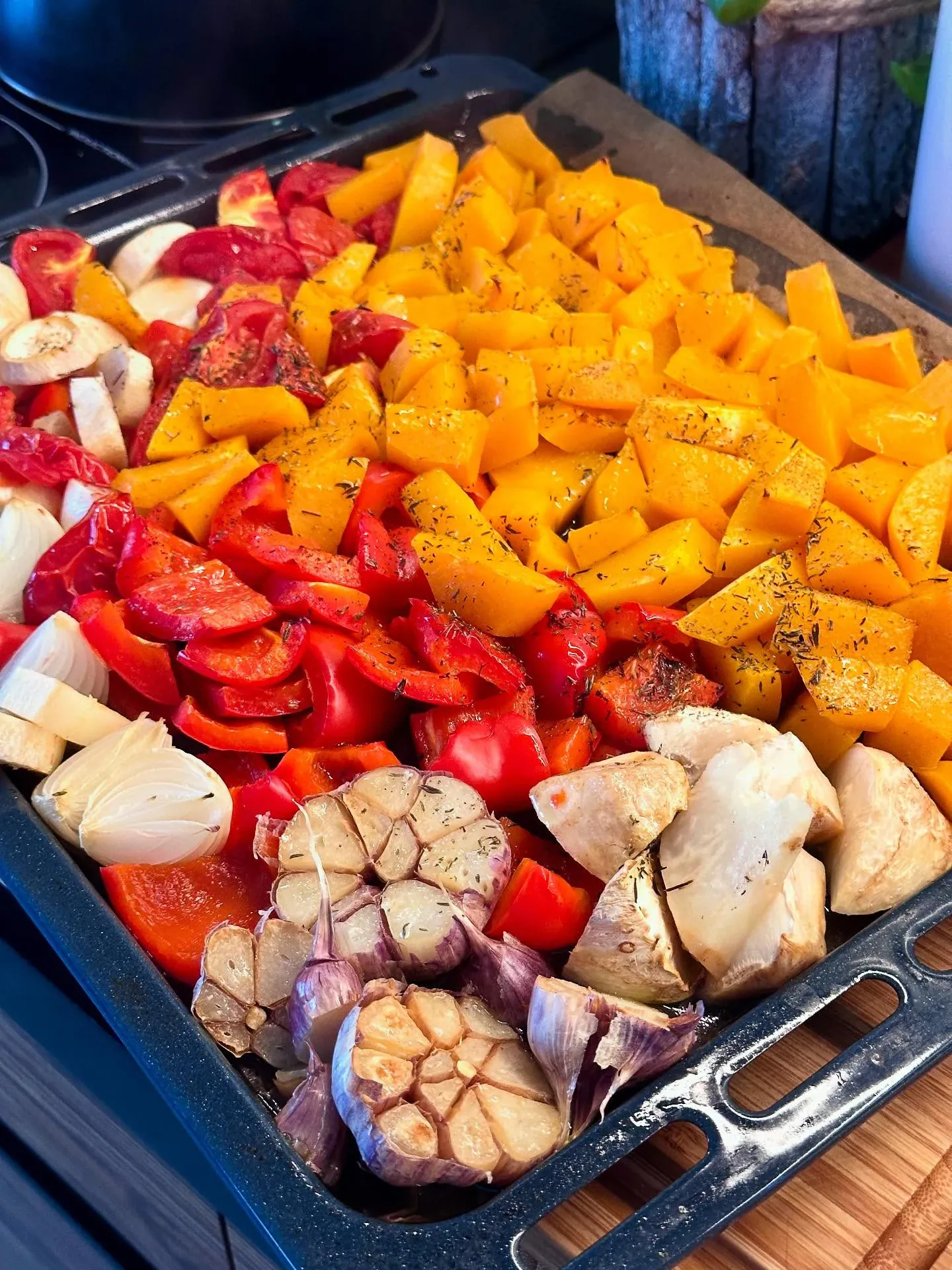 Zupa krem z pieczonej dyni piżmowej z papryką i pomidorami