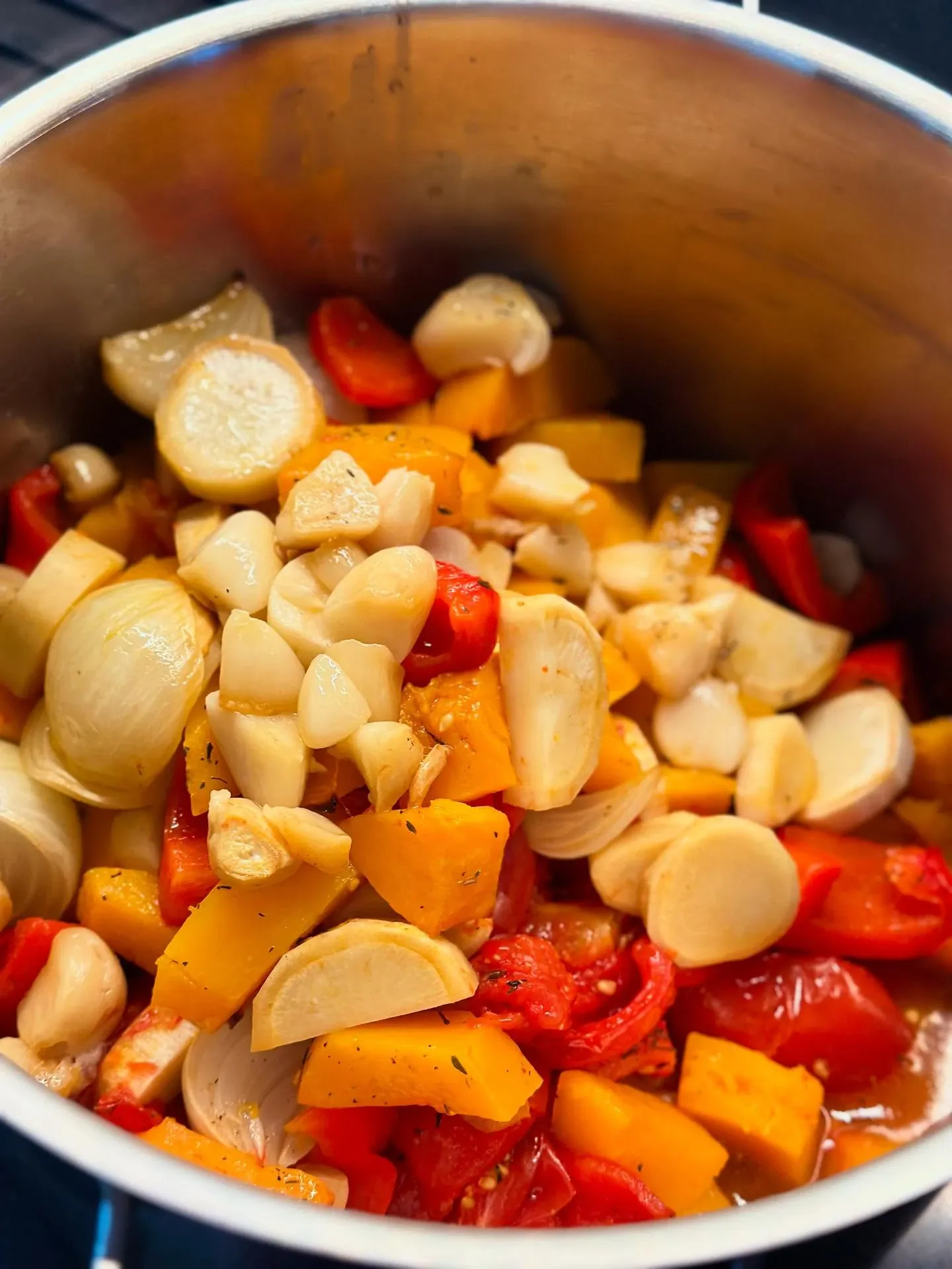 Zupa krem z pieczonej dyni piżmowej z papryką i pomidorami