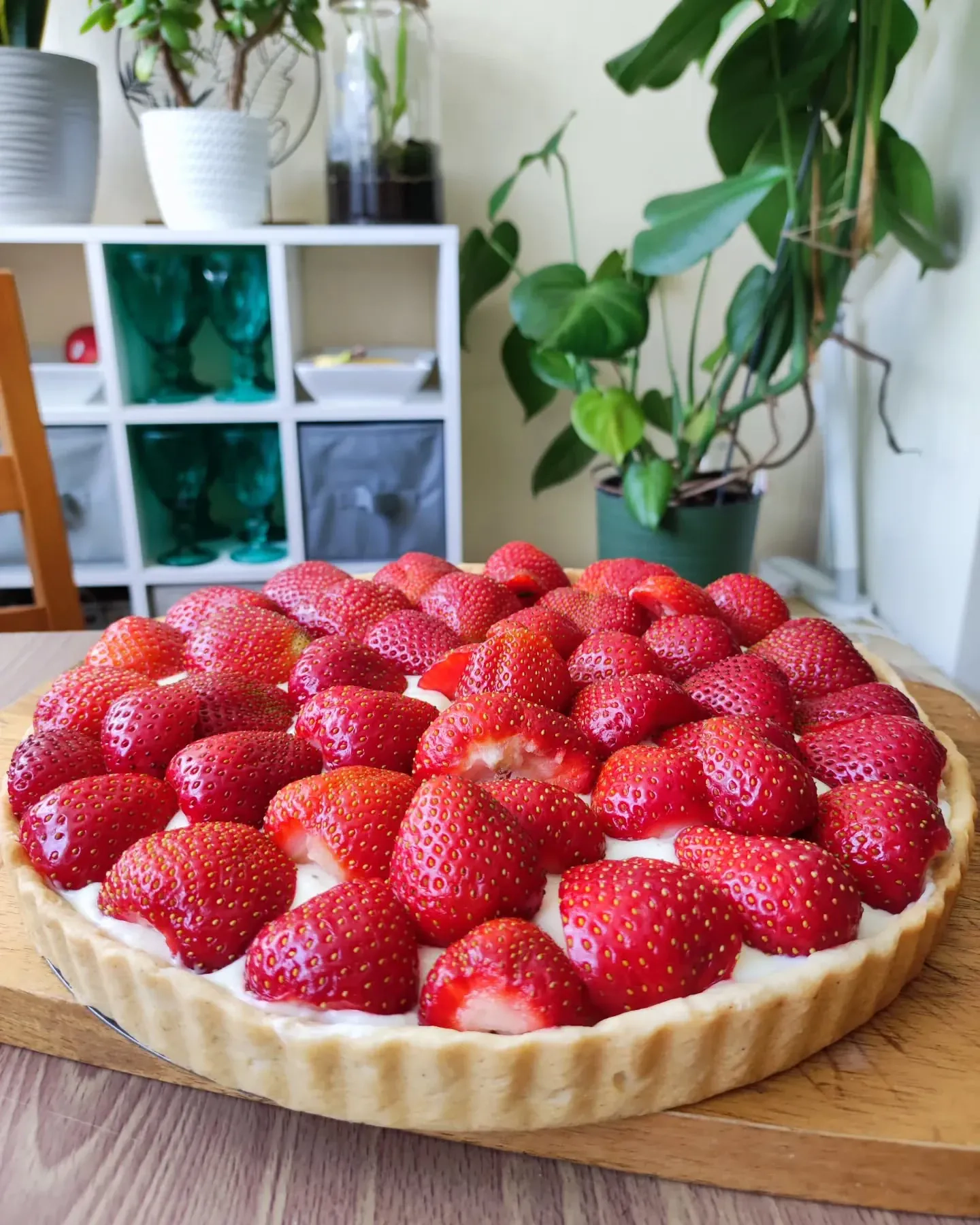 Tarta z budyniem i truskawkami