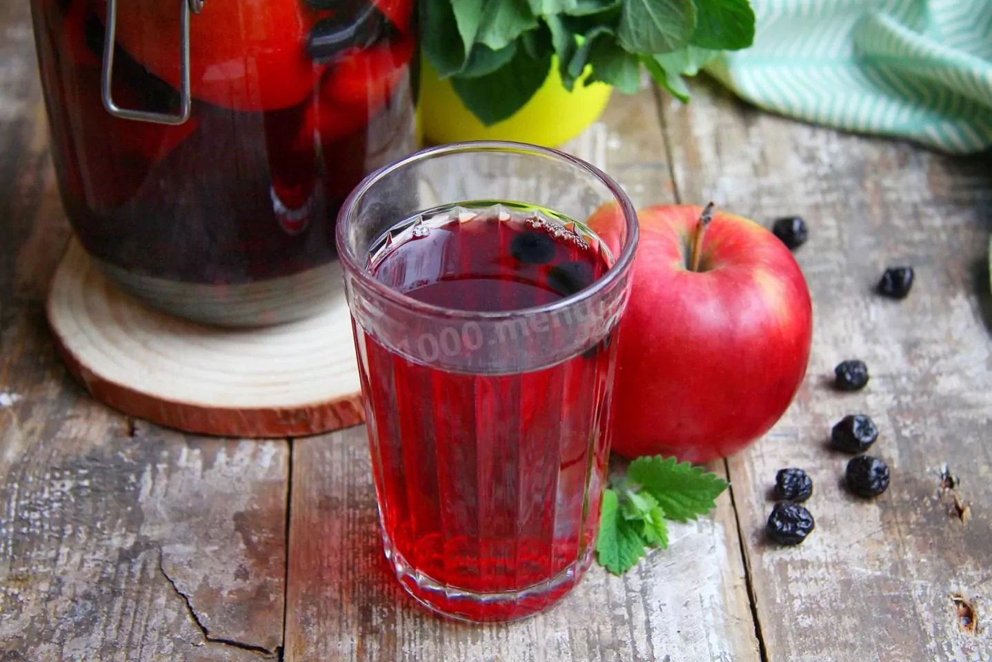 Kompot z jarzębiny i jabłek na zimę