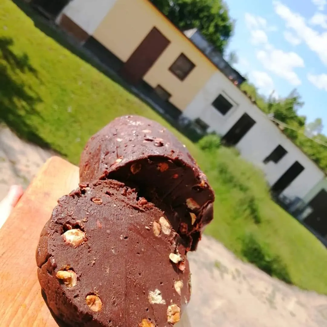 Blok czekoladowy z PRL z mlekiem w proszku i herbatnikami