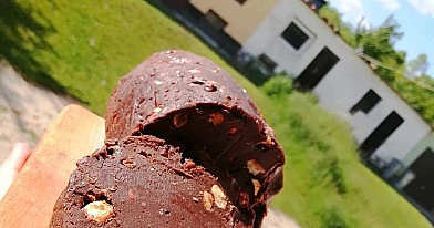Blok czekoladowy z PRL z mlekiem w proszku i herbatnikami