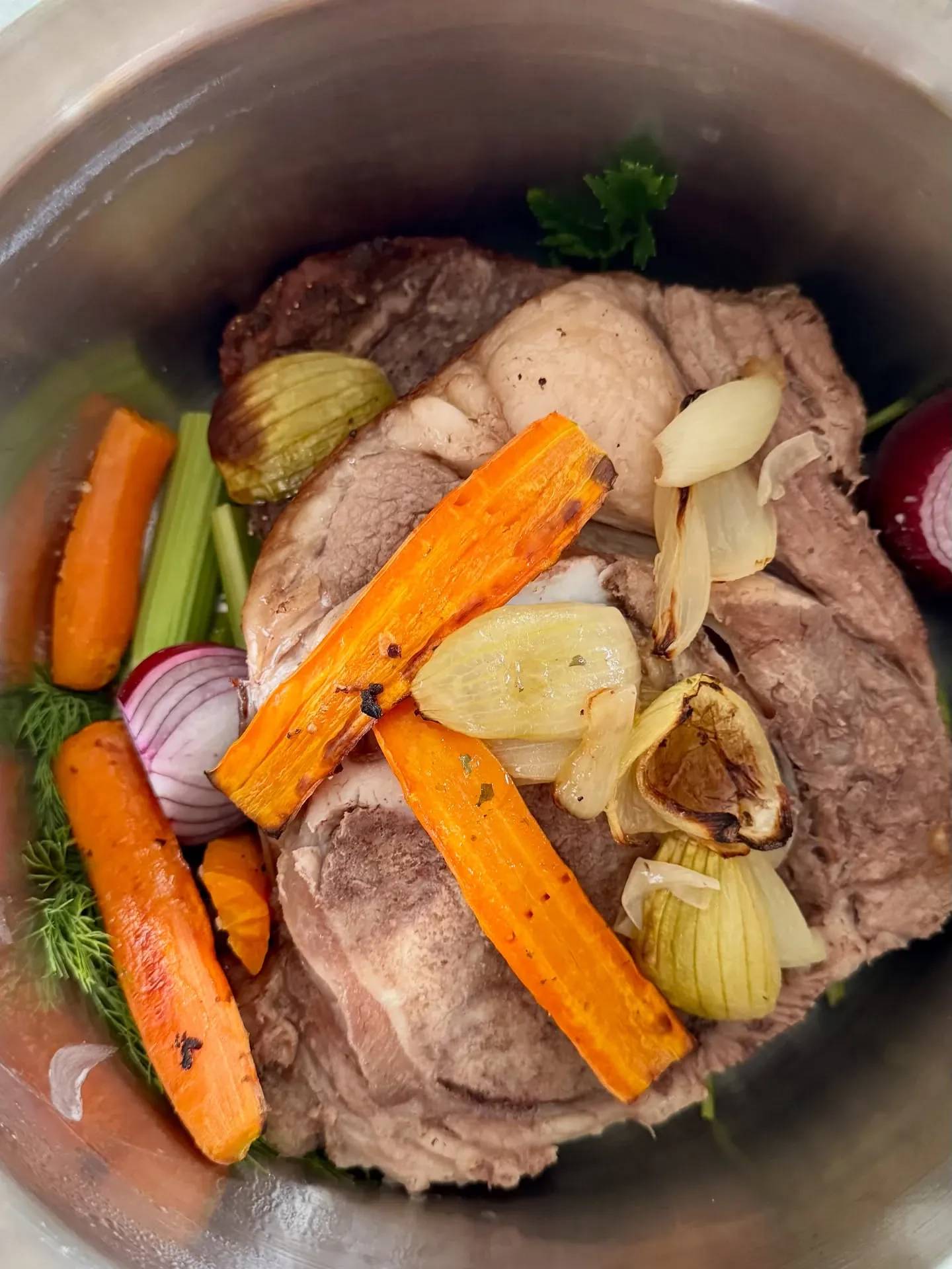 Barščiai su kepta jautiena ir daržovėmis