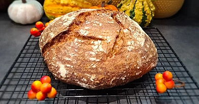 Domowy chleb z Airfryera – chrupiący bochenek pieczony bez piekarnika