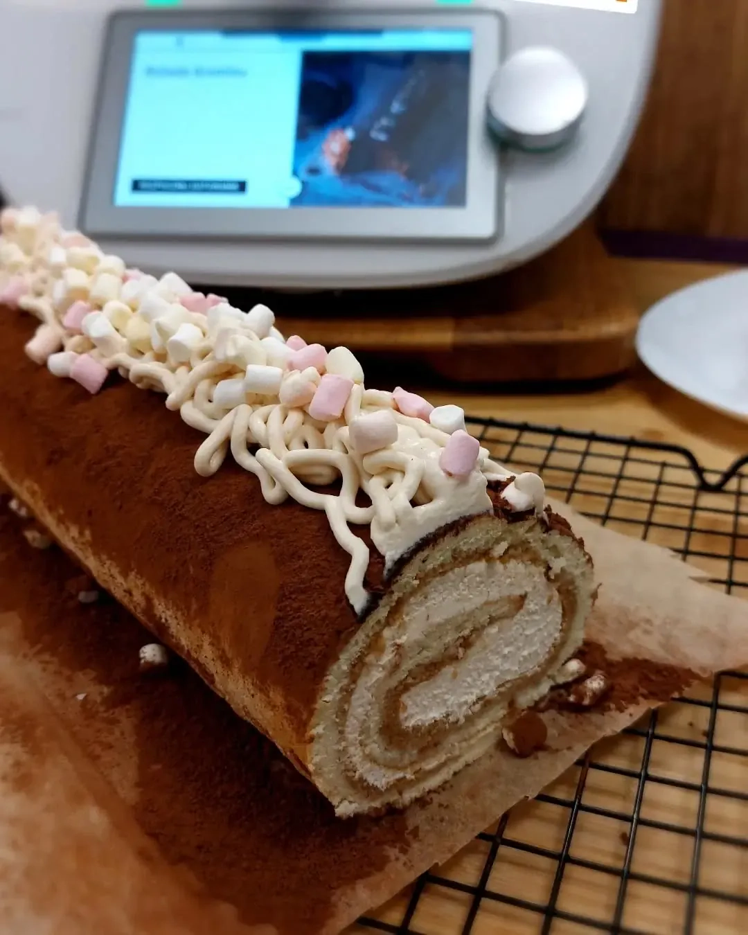 Rolada tiramisu z kremem stracciatella