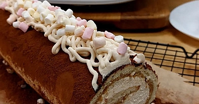 Rolada tiramisu z kremem stracciatella