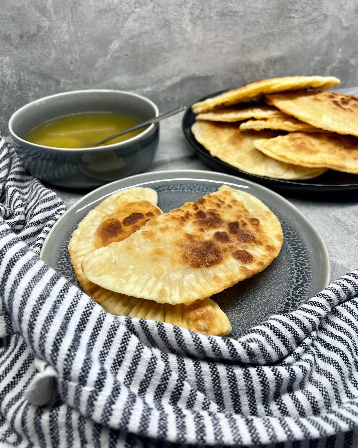 Čeburekai su aviena (čeburekų tešla su alumi)