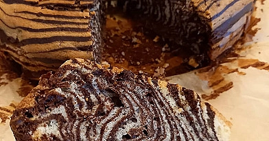 Babka zebra z gazowaną wodą – puszyste i wilgotne ciasto z dzieciństwa