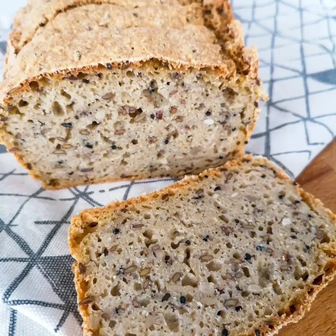 Zdrowy, bezglutenowy chleb z ziarnami z airfryer 🍞