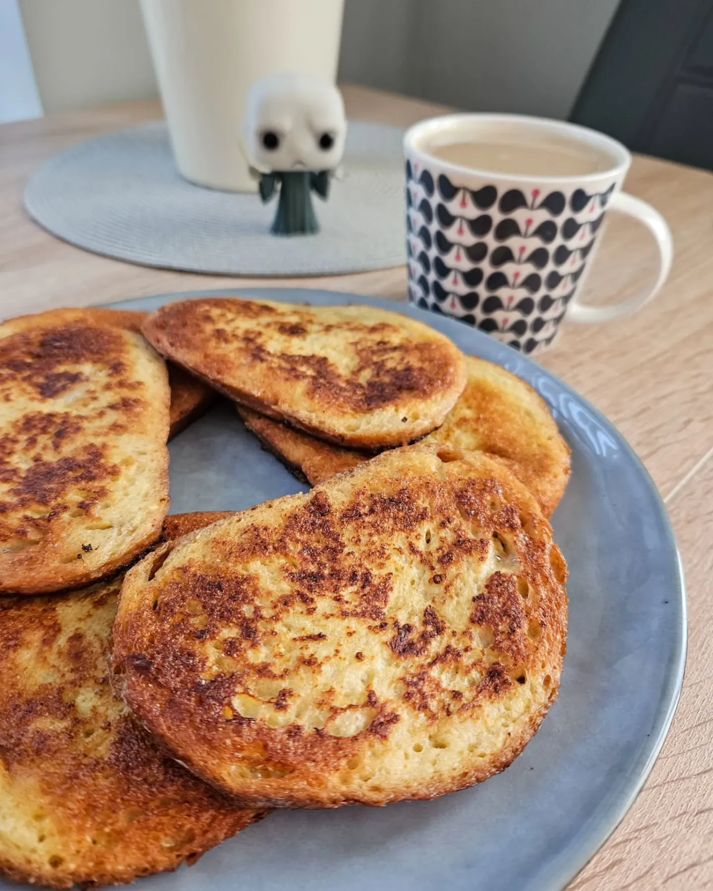 Chleb w jajku z airfryer – chrupiące i puszyste śniadanie w kilka minut