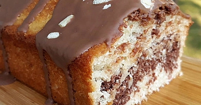 Kokosowe ciasto zebra z polewą czekoladową – wilgotne, puszyste i bez jajek