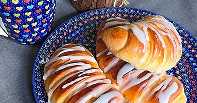 Drożdżówki z jabłkami i wanilią