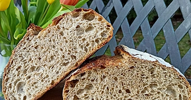 Prosty chleb bezglutenowy z ziarnami