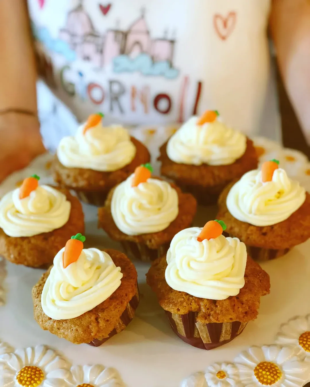 Marchewkowe muffinki w kremowych czapeczkach