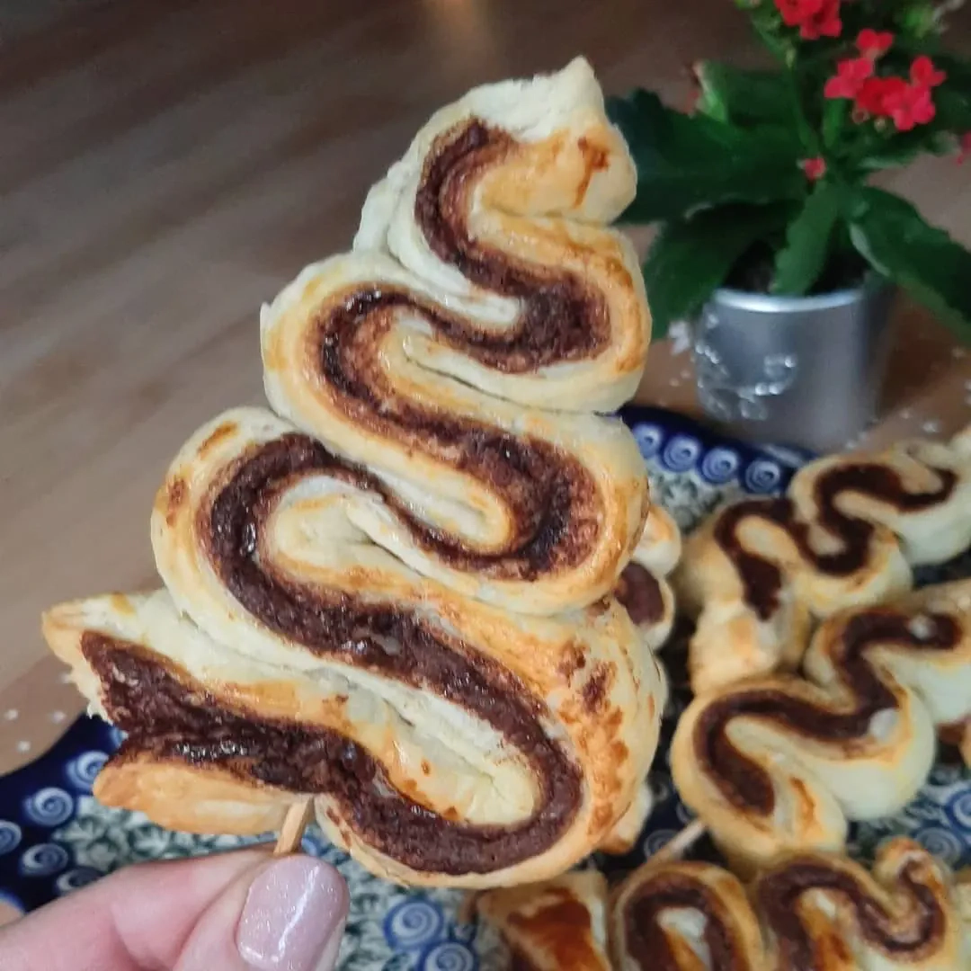 Choinki z ciasta francuskiego z Nutellą