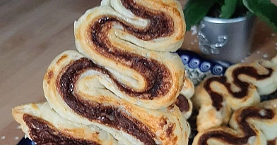Choinki z ciasta francuskiego z Nutellą