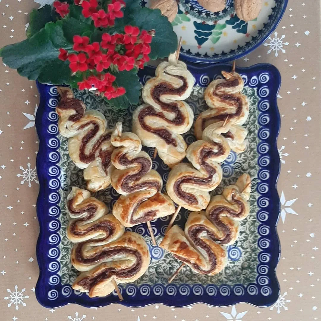 Choinki z ciasta francuskiego z Nutellą Choinki z ciasta francuskiego z Nutellą