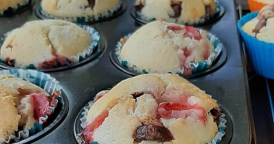 Muffinki waniliowe z czekoladą i truskawkami 🍓🍫