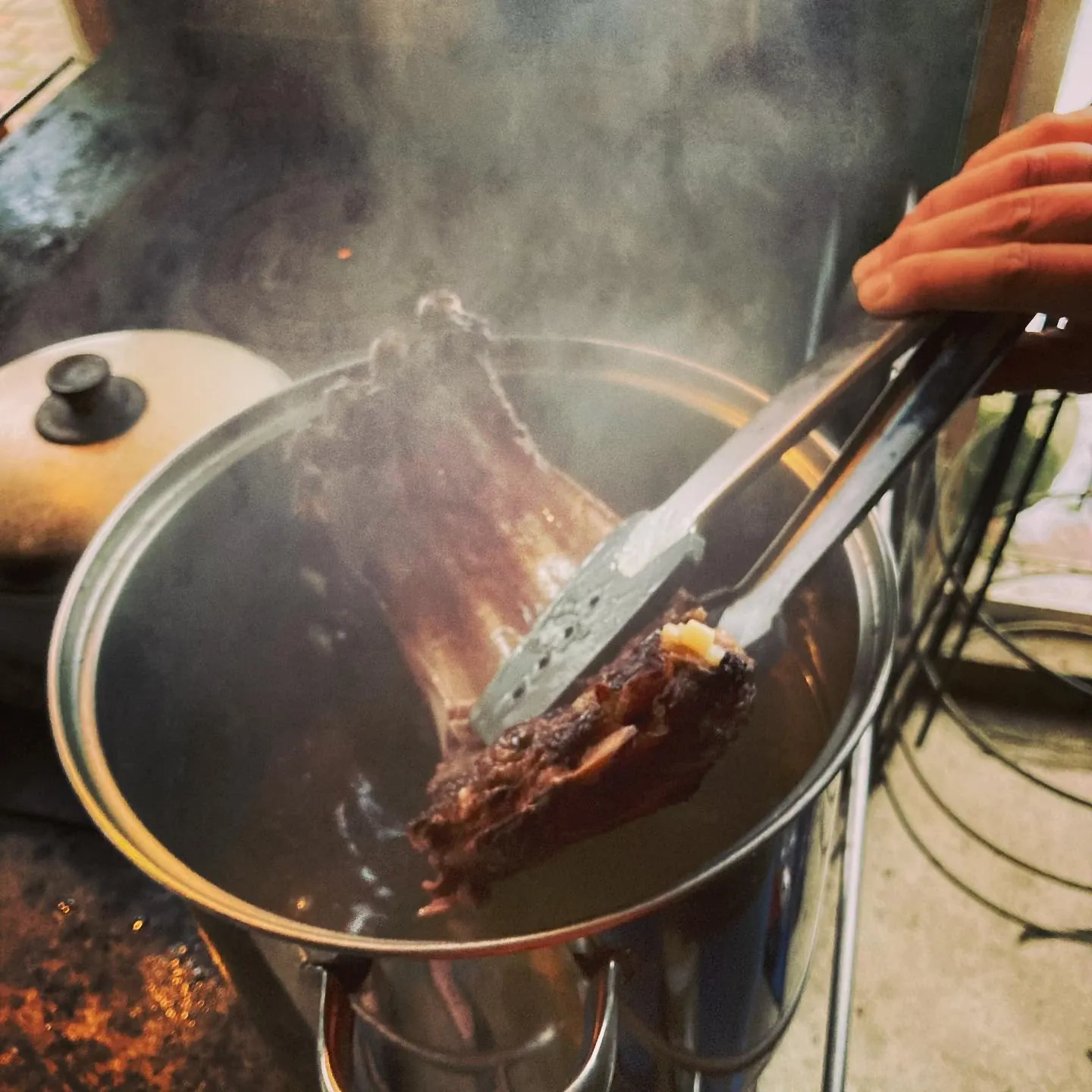 Kūpinātu medījuma kaulu pupiņu zupa Kūpinātu medījuma kaulu pupiņu zupa