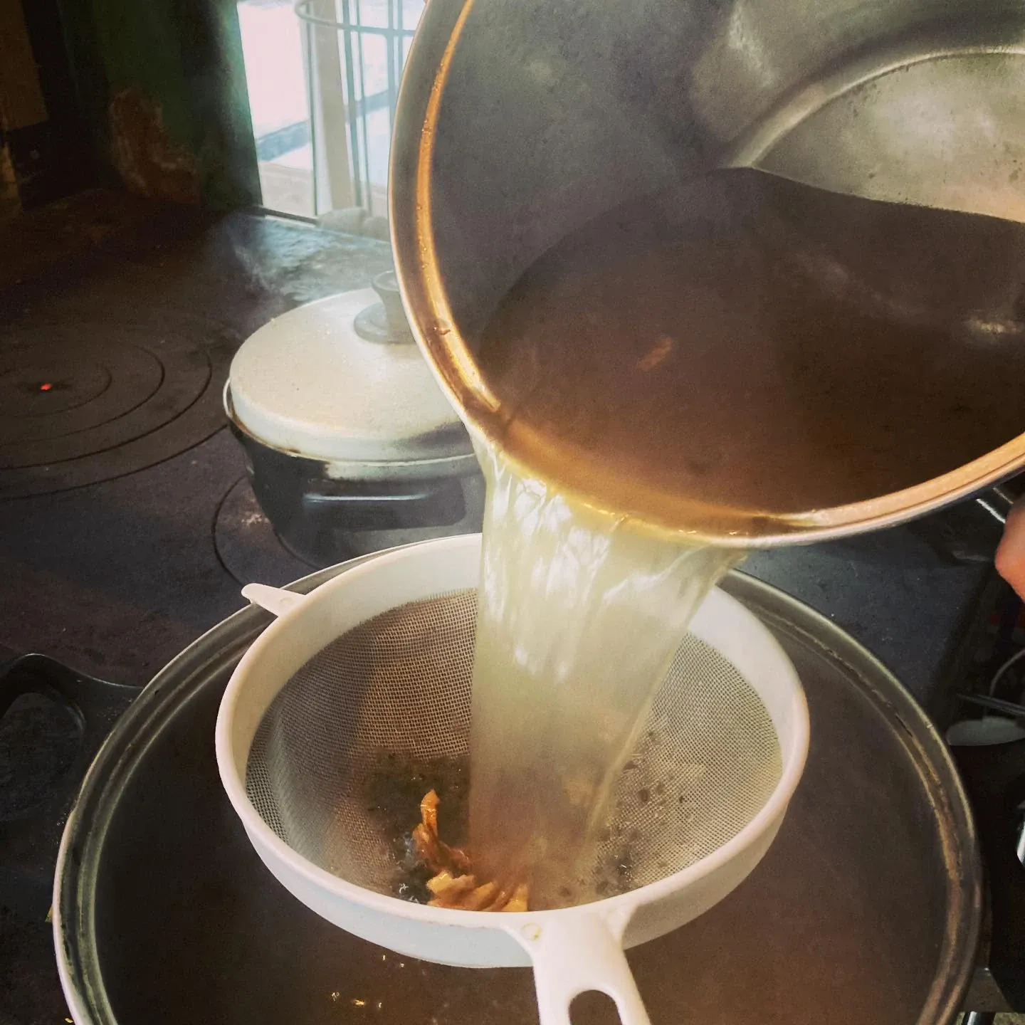 Kūpinātu medījuma kaulu pupiņu zupa Kūpinātu medījuma kaulu pupiņu zupa