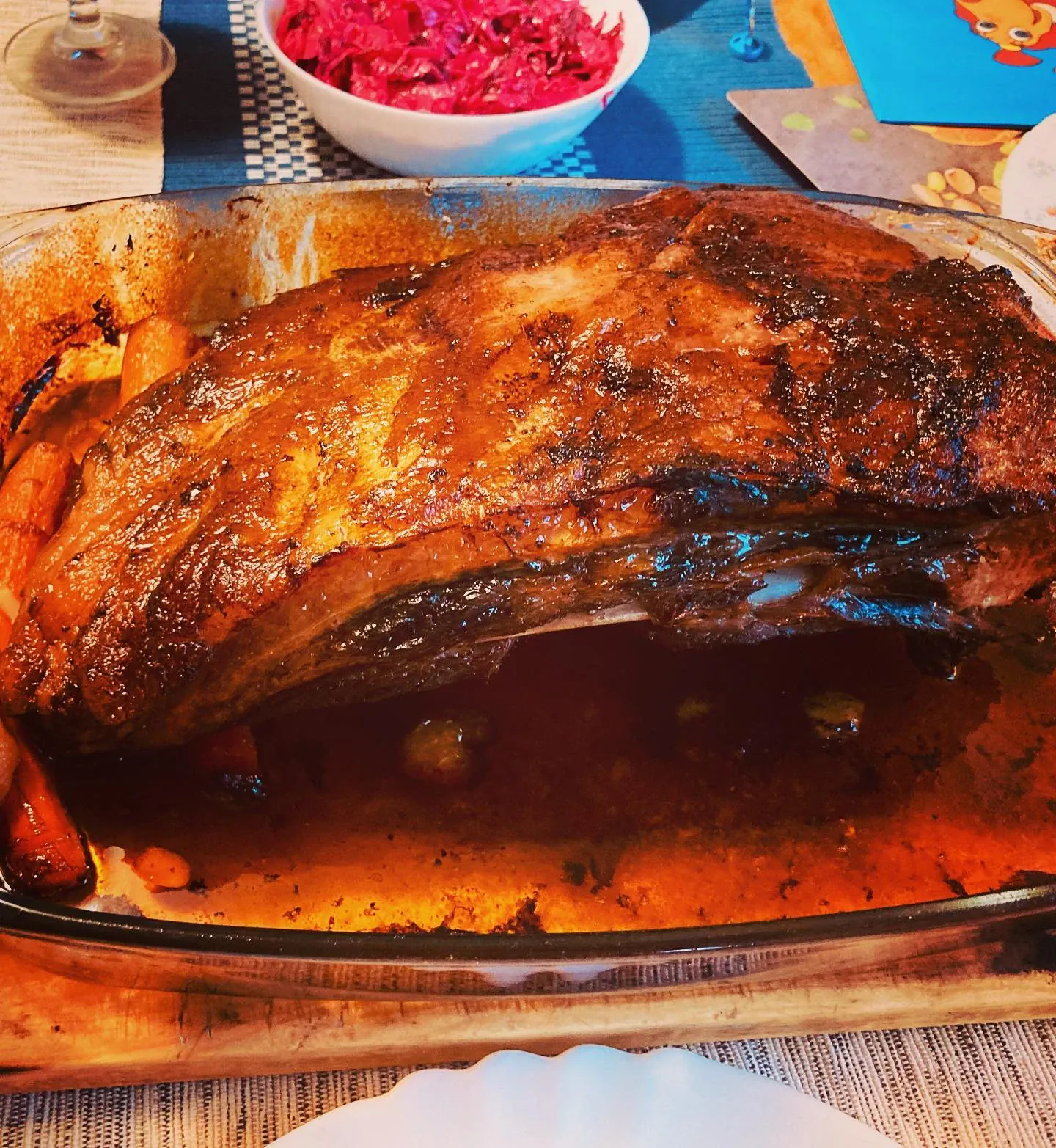 Mežacūkas muguras karbonāde ar ribām un atstātu speķi