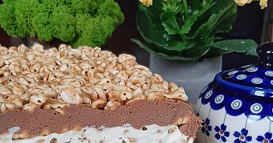 Ciasto Kinder Country bez pieczenia z mascarpone i bitą śmietaną